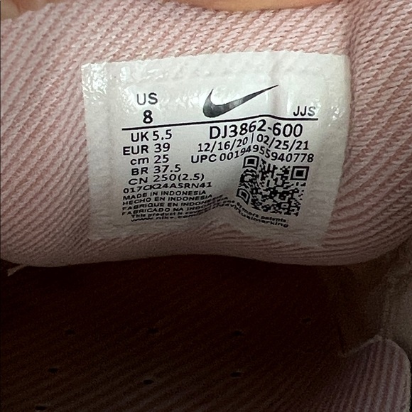 Nike Air Max in Soft Pink and White - Picture 4 of 5